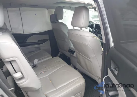 2018 Toyota Highlander Xle z USA, uszkodzony, nr VIN 5TDJZRFH1JS555419